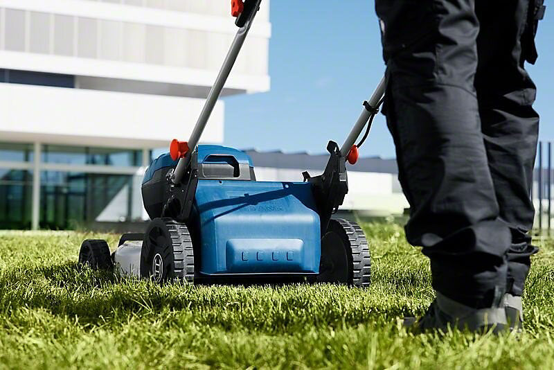 Bosch GRA 18V2-46 Cordless Lawn Mower + Bosch Brushless Strimmer + 4AH Kit - view 5
